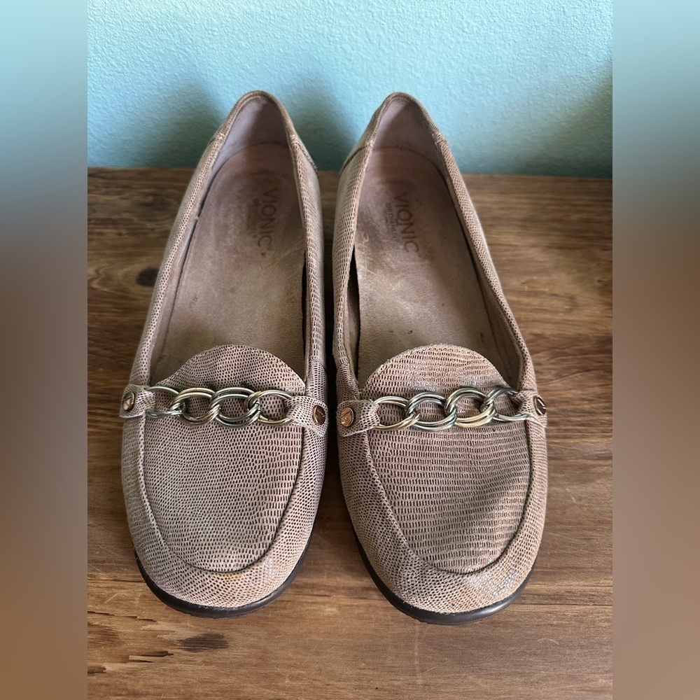 Vionic Alda Tan Metallic Leather Loafers Classic Preppy Flat Shoes Womens 8.5